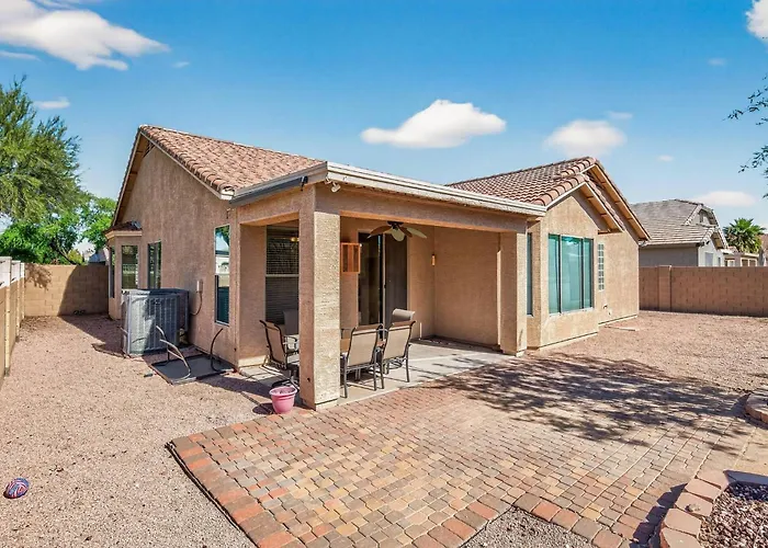 Family‑friendly 4‑bed | Patio, & Fast Wi‑fi Holiday home *