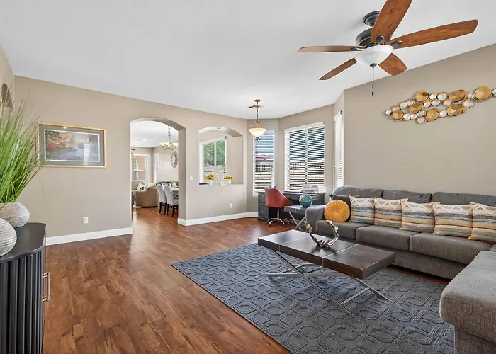 Family‑friendly 4‑bed | Patio, & Fast Wi‑fi Phoenix