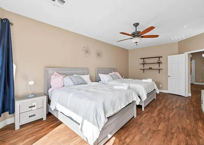 Family‑friendly 4‑bed | Patio, & Fast Wi‑fi *