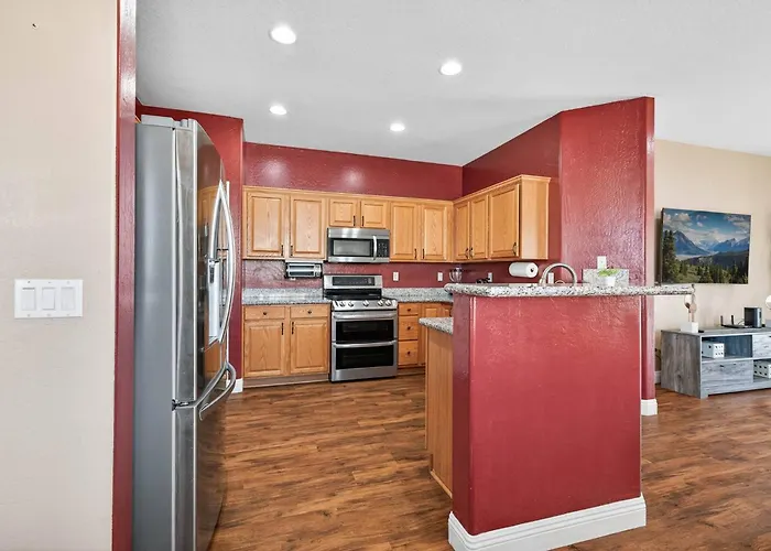 Family‑friendly 4‑bed | Patio, & Fast Wi‑fi