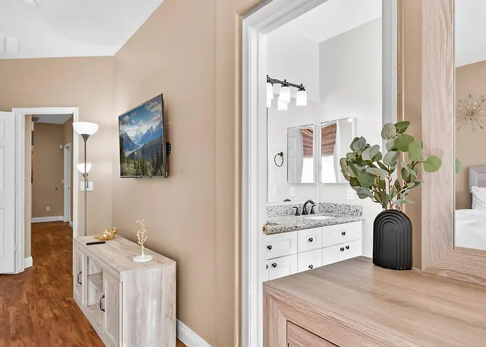 Family‑friendly 4‑bed | Patio, & Fast Wi‑fi Holiday home