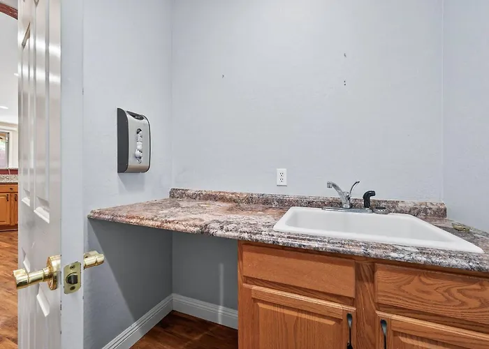 Holiday home Family‑friendly 4‑bed | Patio, & Fast Wi‑fi