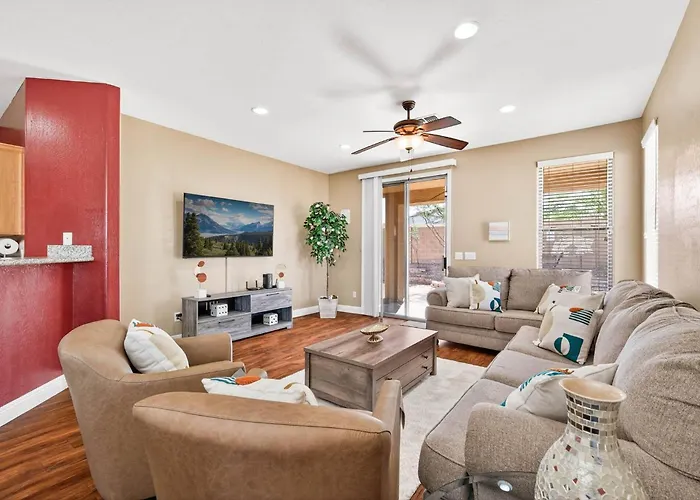 Family‑friendly 4‑bed | Patio, & Fast Wi‑fi Holiday home