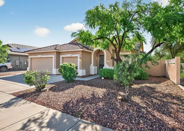 Family‑friendly 4‑bed | Patio, & Fast Wi‑fi Holiday home *