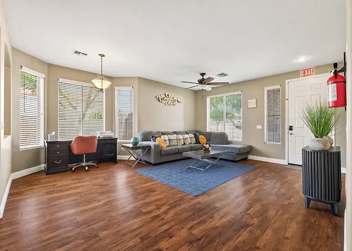 Family‑friendly 4‑bed | Patio, & Fast Wi‑fi *