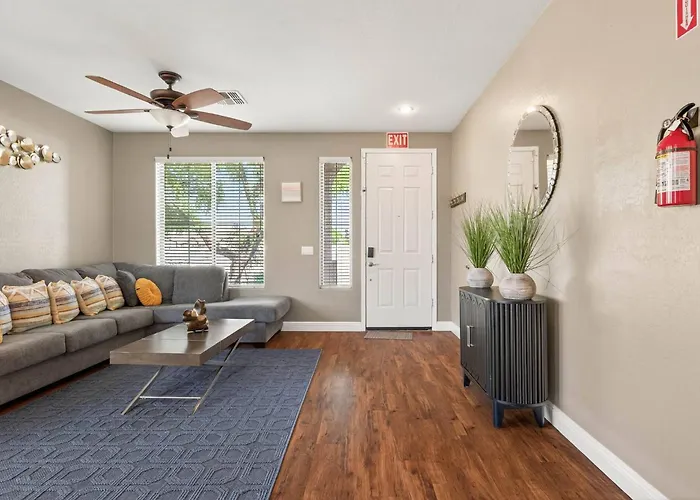 Family‑friendly 4‑bed | Patio, & Fast Wi‑fi Phoenix