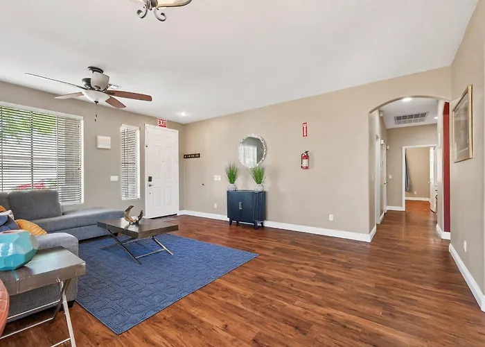 Family‑friendly 4‑bed | Patio, & Fast Wi‑fi Phoenix