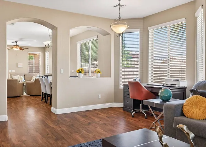 Family‑friendly 4‑bed | Patio, & Fast Wi‑fi Phoenix