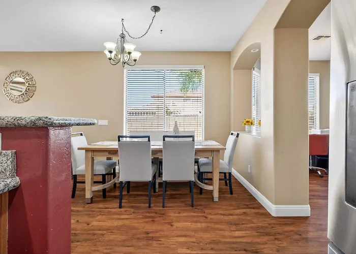 Family‑friendly 4‑bed | Patio, & Fast Wi‑fi * Phoenix