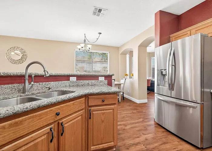 Family‑friendly 4‑bed | Patio, & Fast Wi‑fi Phoenix