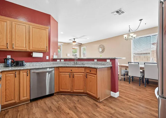 Holiday home Family‑friendly 4‑bed | Patio, & Fast Wi‑fi *