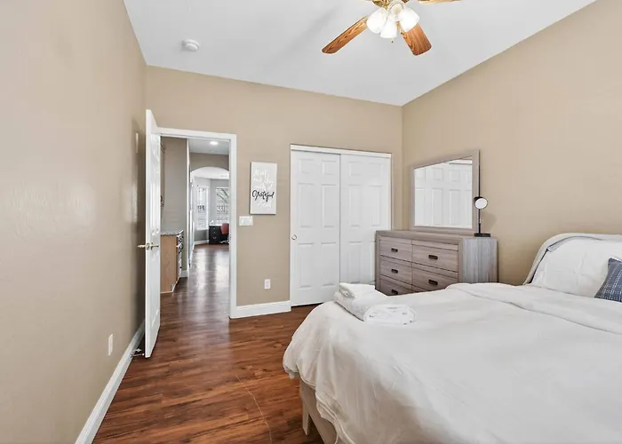 Family‑friendly 4‑bed | Patio, & Fast Wi‑fi Holiday home