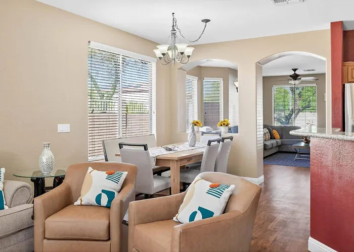 Family‑friendly 4‑bed | Patio, & Fast Wi‑fi Phoenix