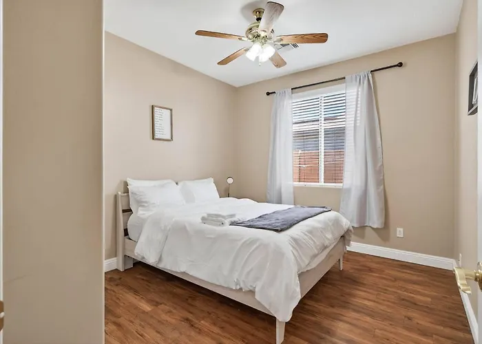 Family‑friendly 4‑bed | Patio, & Fast Wi‑fi *