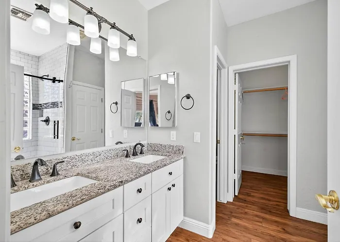 Family‑friendly 4‑bed | Patio, & Fast Wi‑fi *