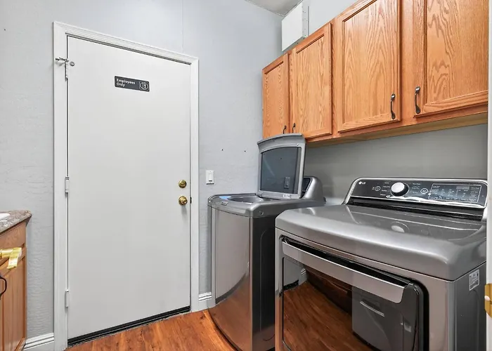 Holiday home Family‑friendly 4‑bed | Patio, & Fast Wi‑fi Phoenix